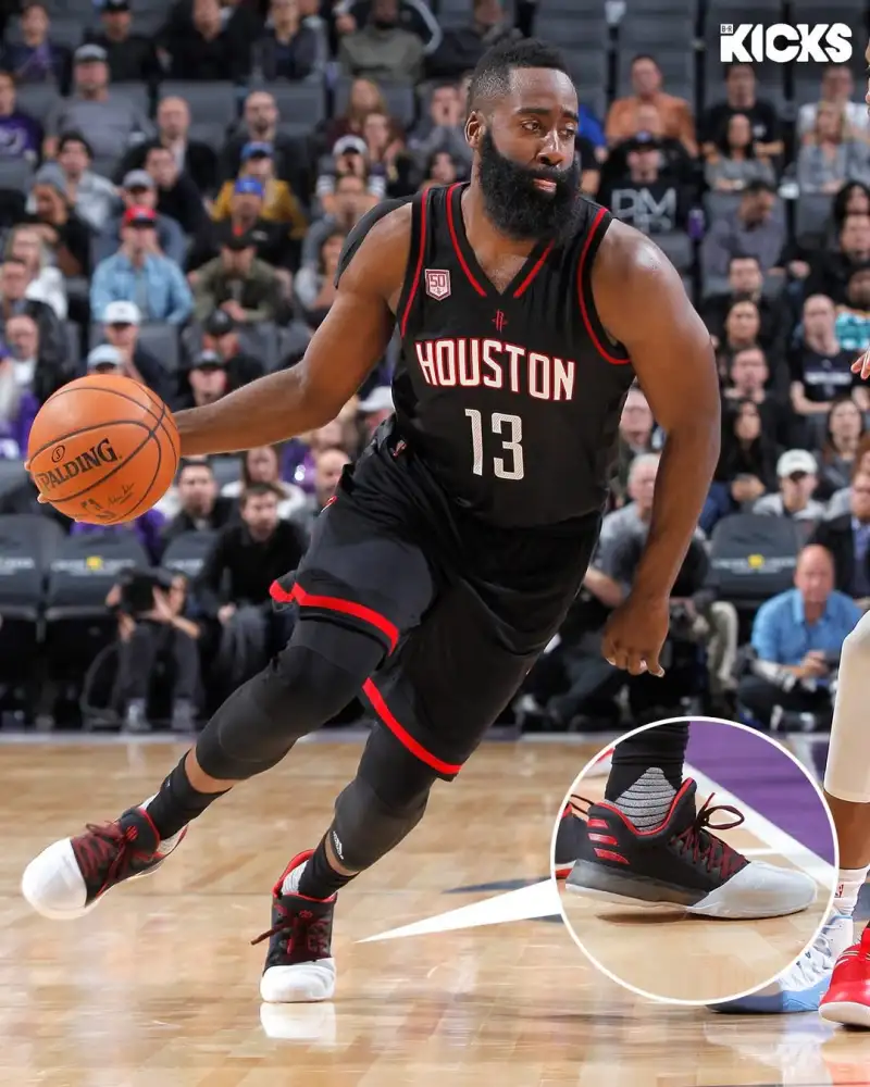 PG Gaming-B/R晒图回顾16赛季球员们穿着的经典球鞋：一起踏上回忆之旅