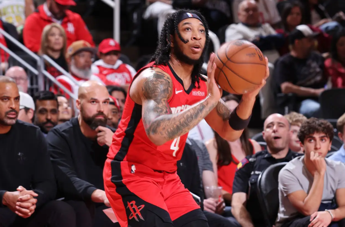 模拟器试玩入口-组织能力出色，防守能力不俗，可惜火箭后场新星还是很难得到机会